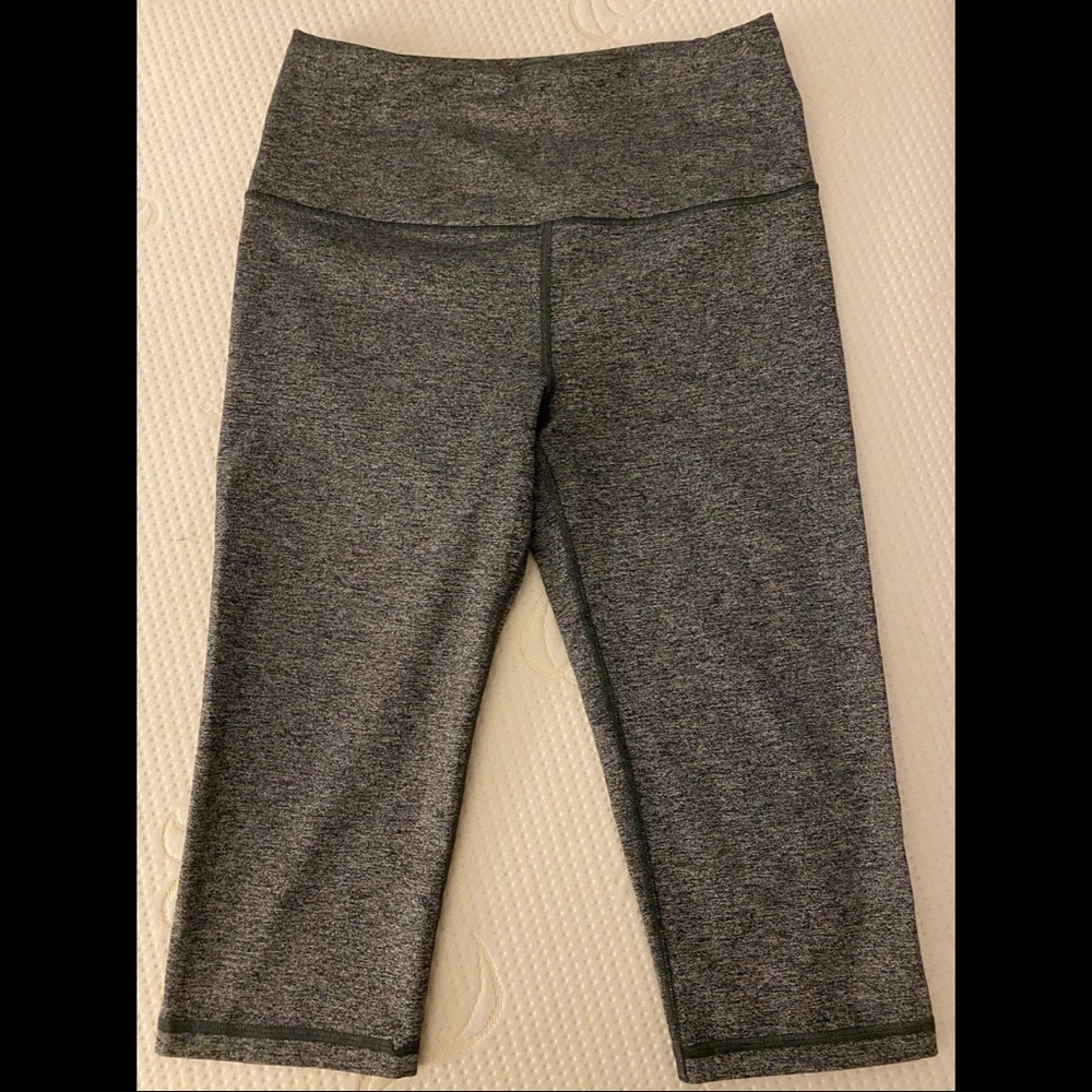 VSX High waisted crop leggings size M